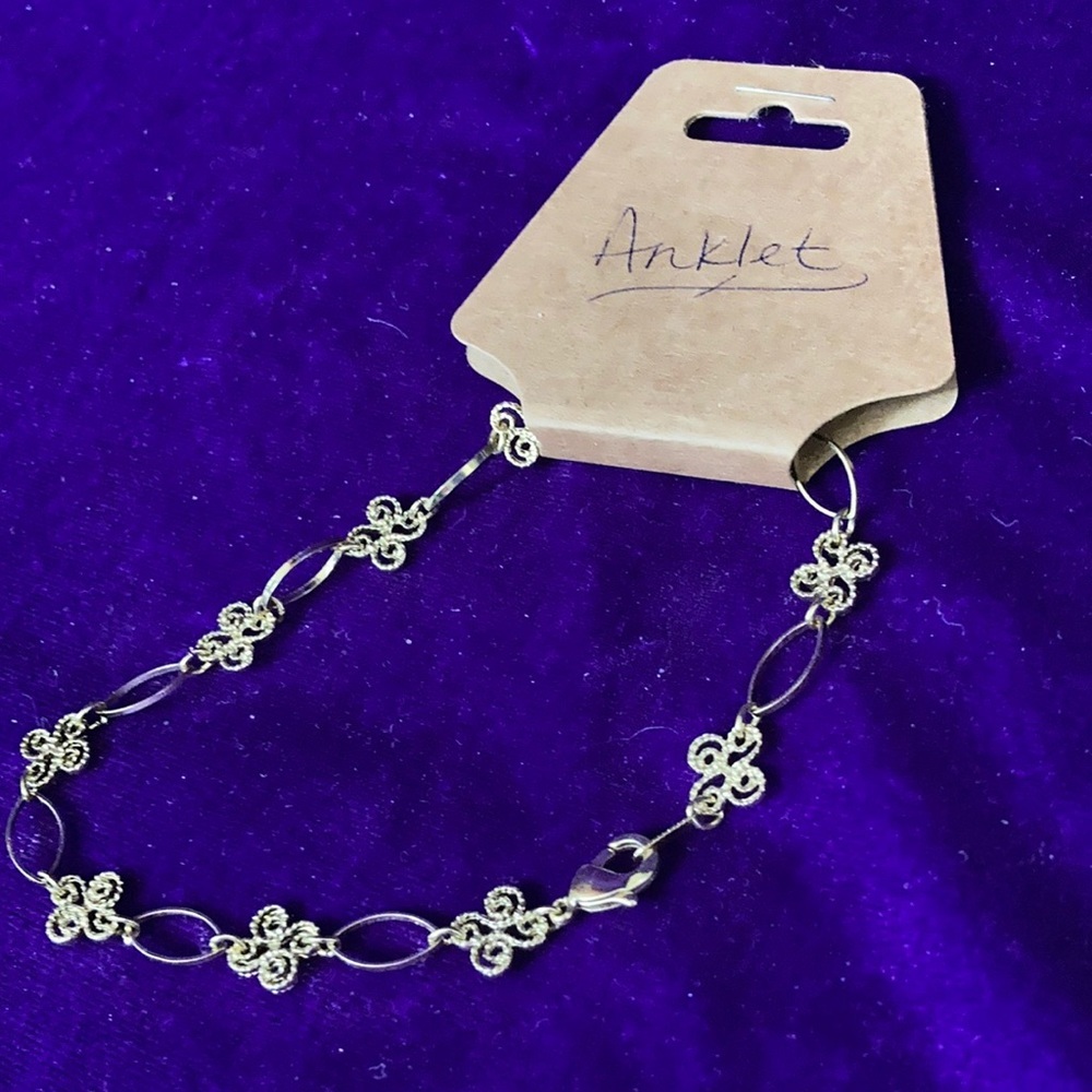 Delicate looking ankle bracelet